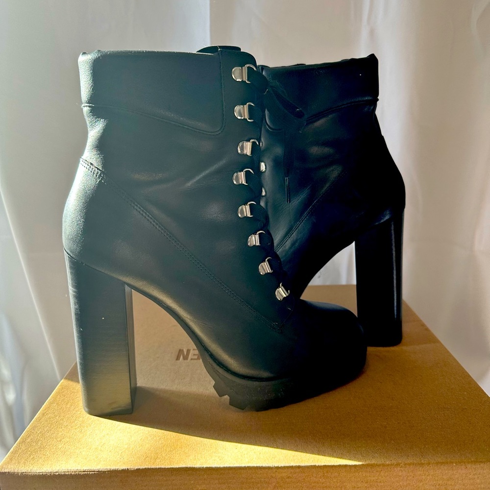 Steve Madden Beso Boots! Worn a 2 times!